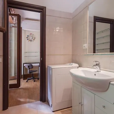 Vatican Flat Cozy With Terrace